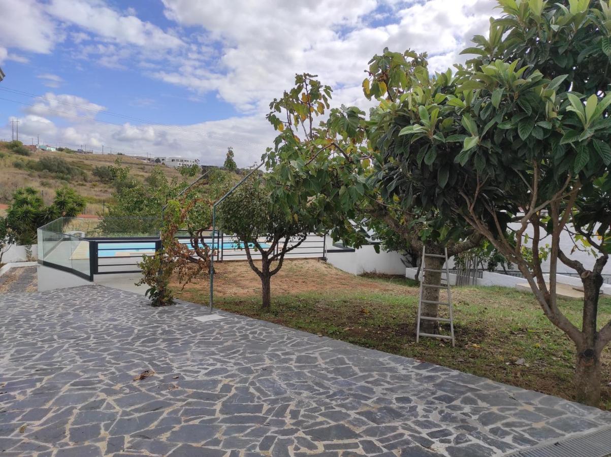Hall 92 Quartos Com Wc Em Moradia Com Piscina A-Das-Lebres Loures Exterior photo