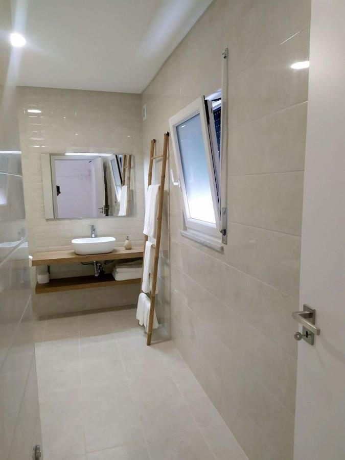 Hall 92 Quartos Com Wc Em Moradia Com Piscina A-Das-Lebres Loures Exterior photo