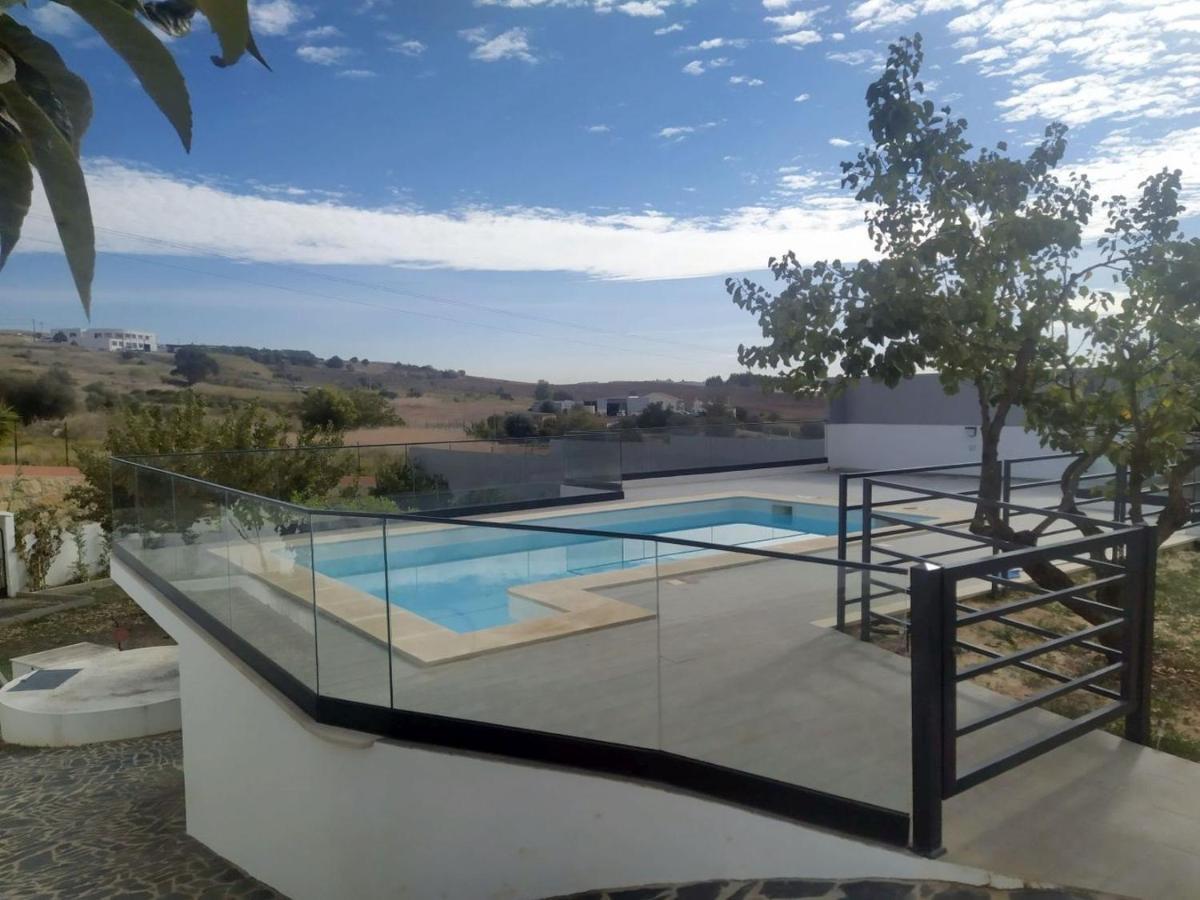 Hall 92 Quartos Com Wc Em Moradia Com Piscina A-Das-Lebres Loures Exterior photo