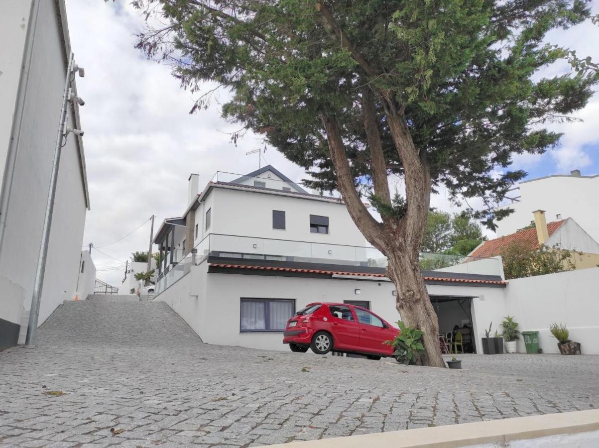 Hall 92 Quartos Com Wc Em Moradia Com Piscina A-Das-Lebres Loures Exterior photo