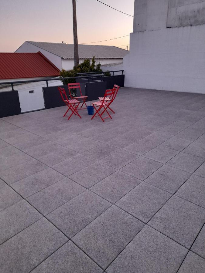 Hall 92 Quartos Com Wc Em Moradia Com Piscina A-Das-Lebres Loures Exterior photo