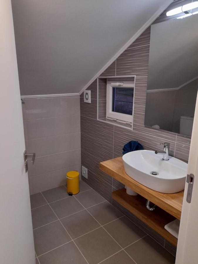 Hall 92 Quartos Com Wc Em Moradia Com Piscina A-Das-Lebres Loures Exterior photo