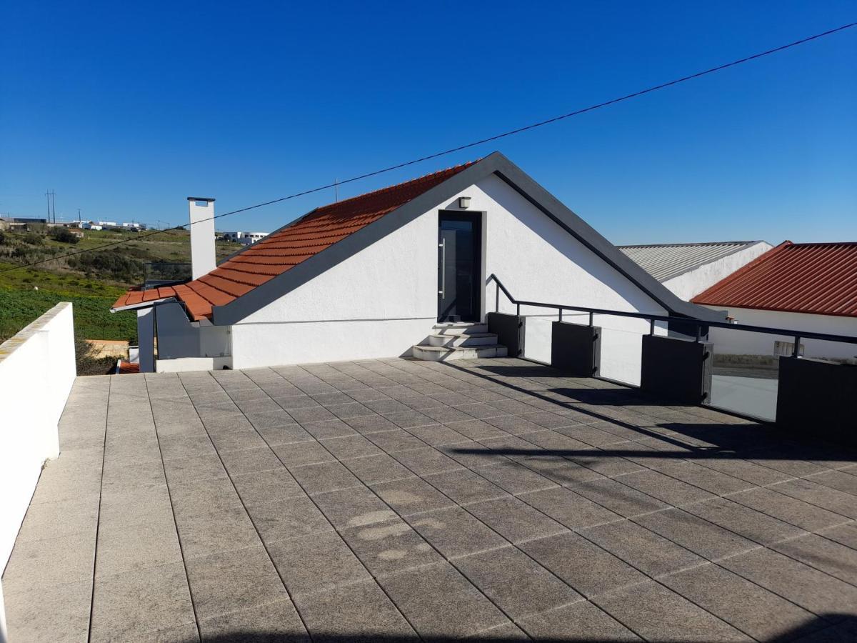 Hall 92 Quartos Com Wc Em Moradia Com Piscina A-Das-Lebres Loures Exterior photo