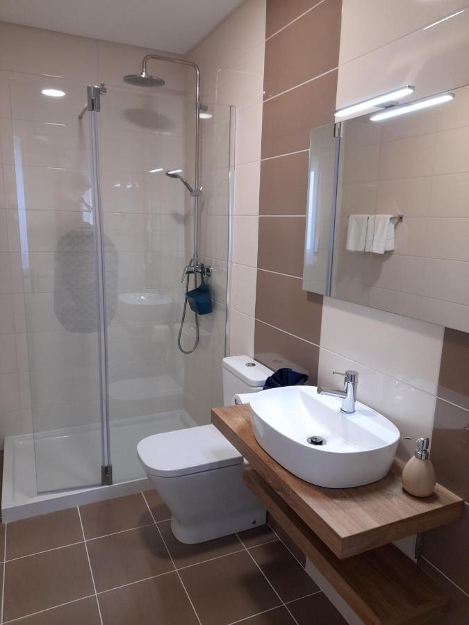 Hall 92 Quartos Com Wc Em Moradia Com Piscina A-Das-Lebres Loures Exterior photo